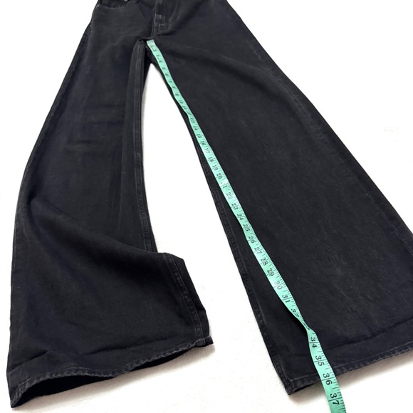 MOTHER SNACKS 26 High Rise Funnel Heel Cuff Jeans in Smacking Good washed black - Picture 13 of 13
